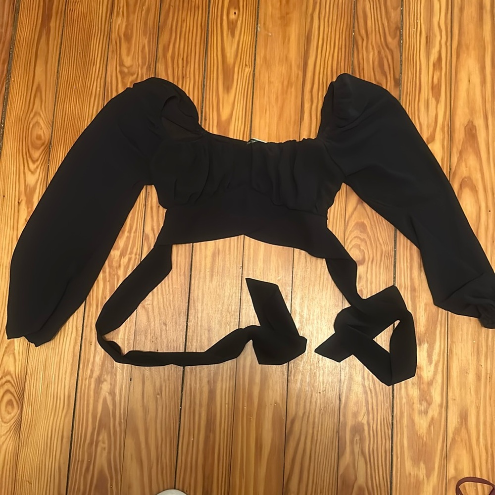 Black long sleeve crop top